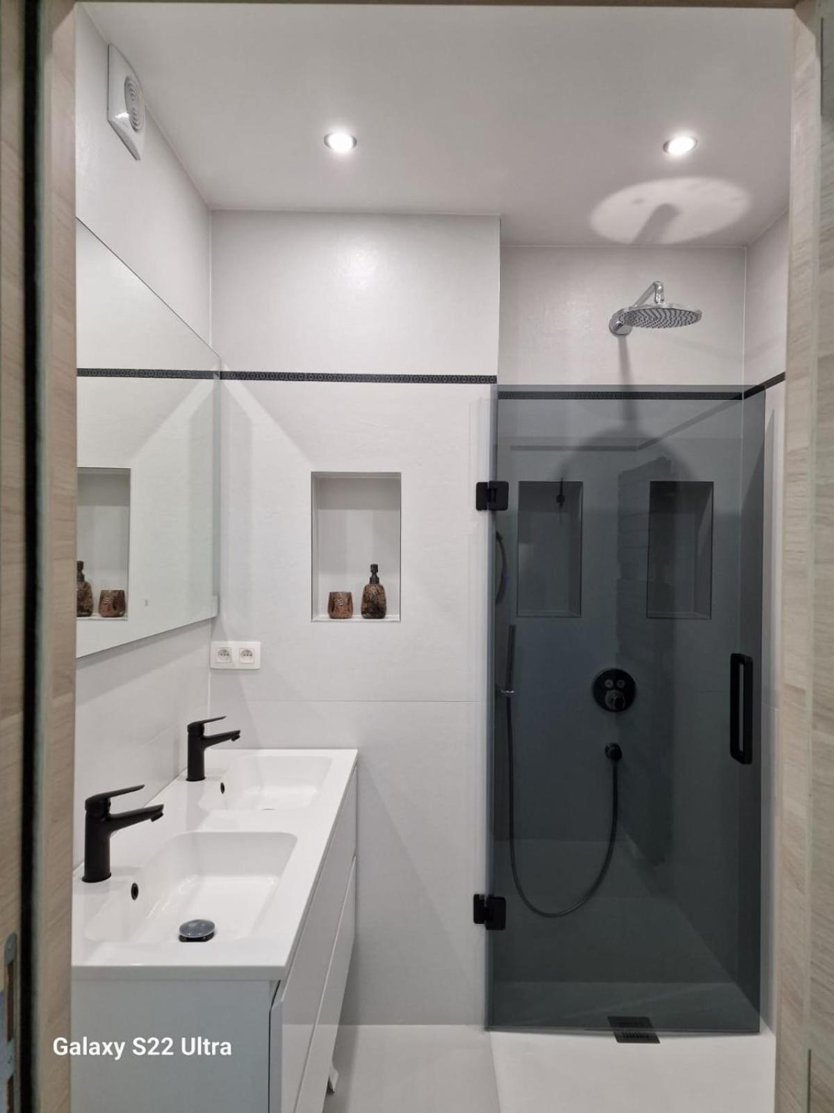 Luxury Renovated 3 Rooms Apartment Ostend Exterior photo